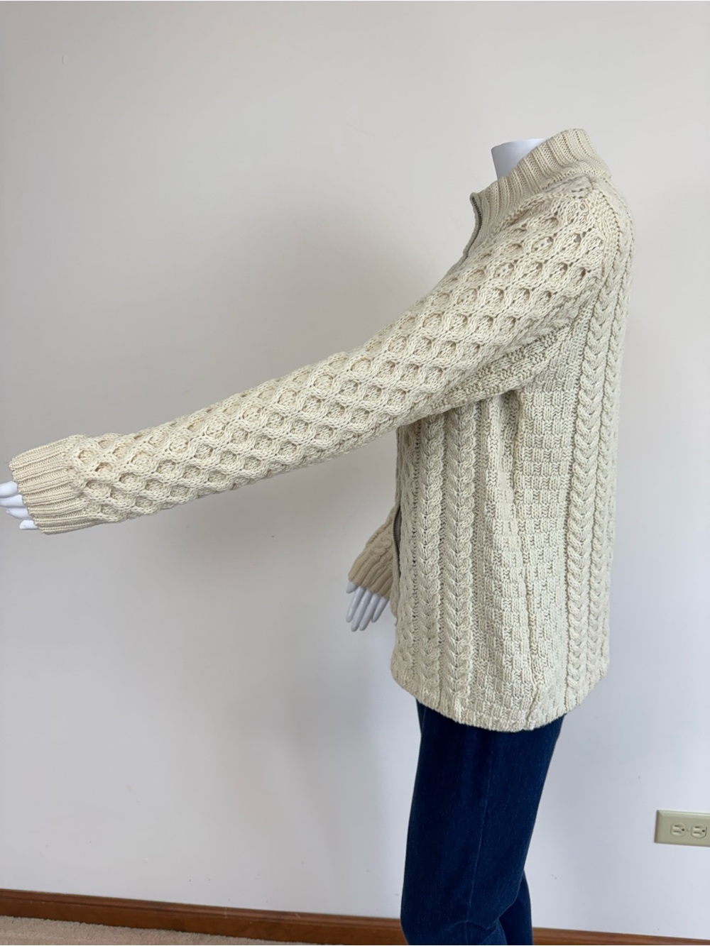 Inis Crafts Irish Aran Cable Knit Fisherman Cardigan Cream Merino Wool Zip Sz M - Picture 6 of 15